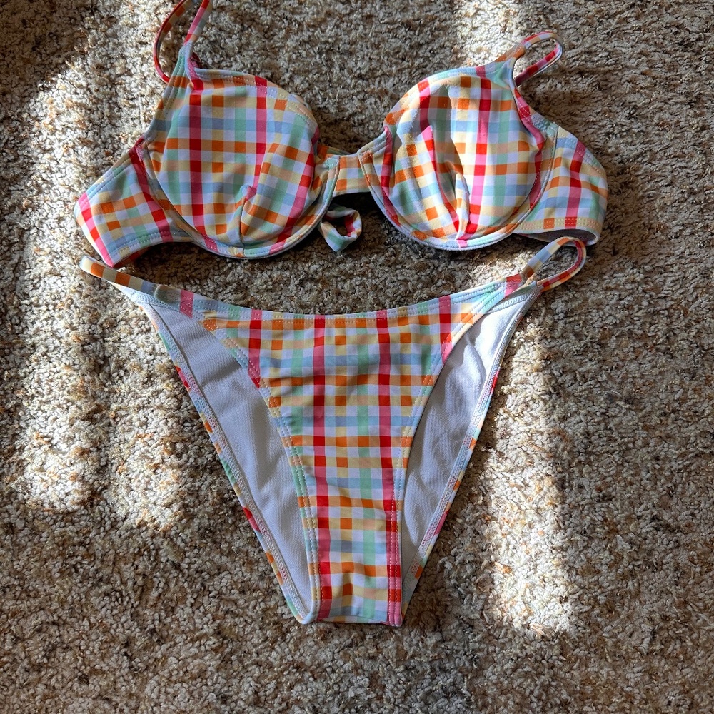 4 Swim suits
